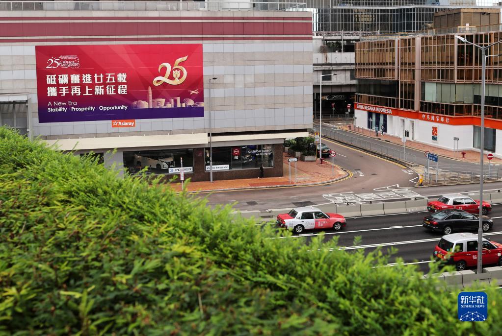 香港街头喜庆气氛渐浓