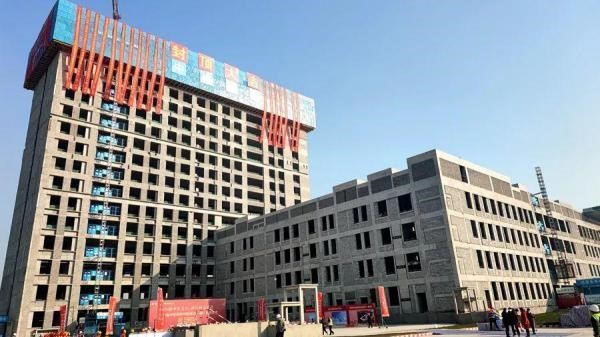 陕西西咸新区沣东新城首家公立三甲医院封顶