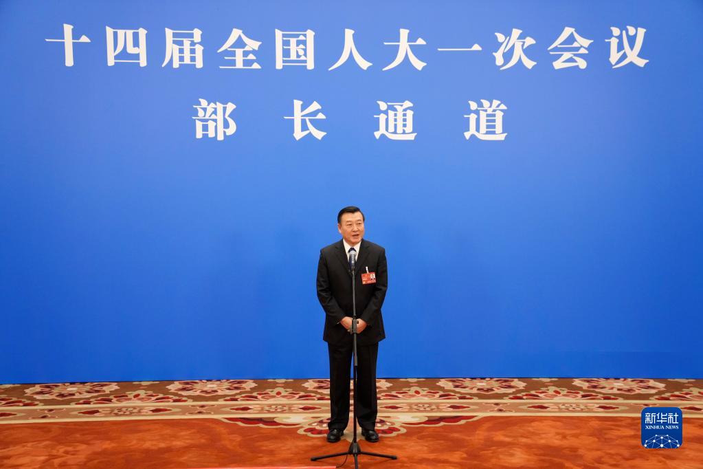 第二场“部长通道”采访活动举行