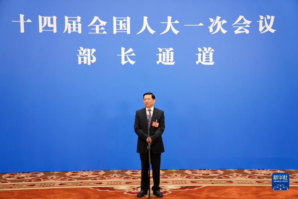 第二场“部长通道”采访活动举行
