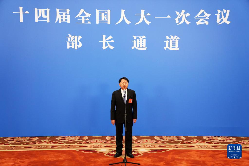 第二场“部长通道”采访活动举行