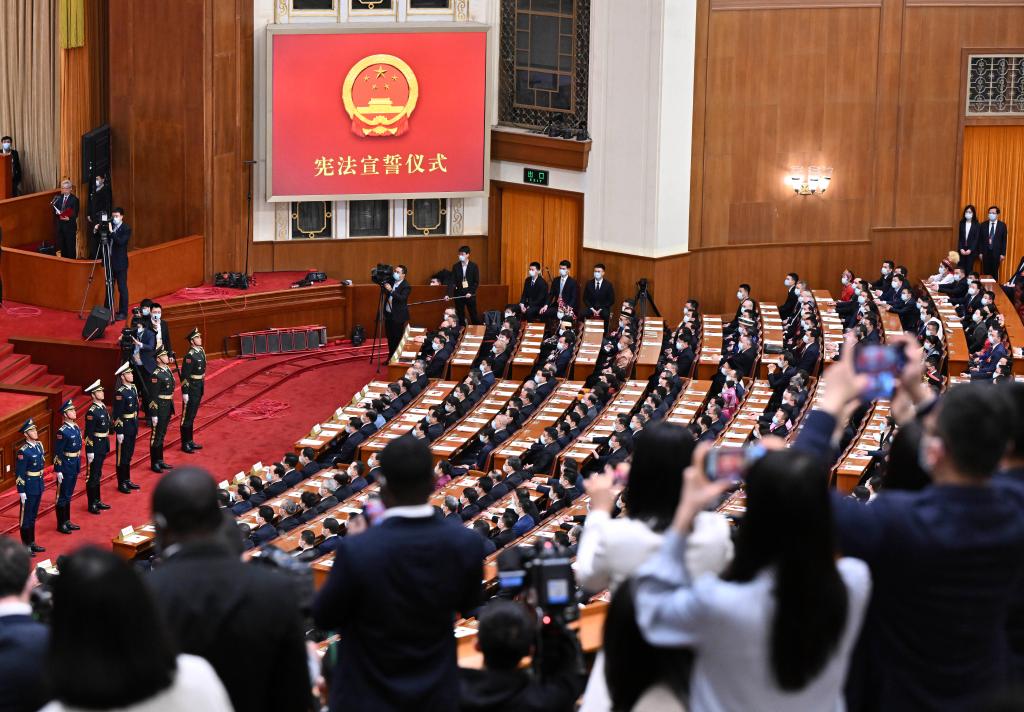十四届全国人大一次会议宪法宣誓仪式举行