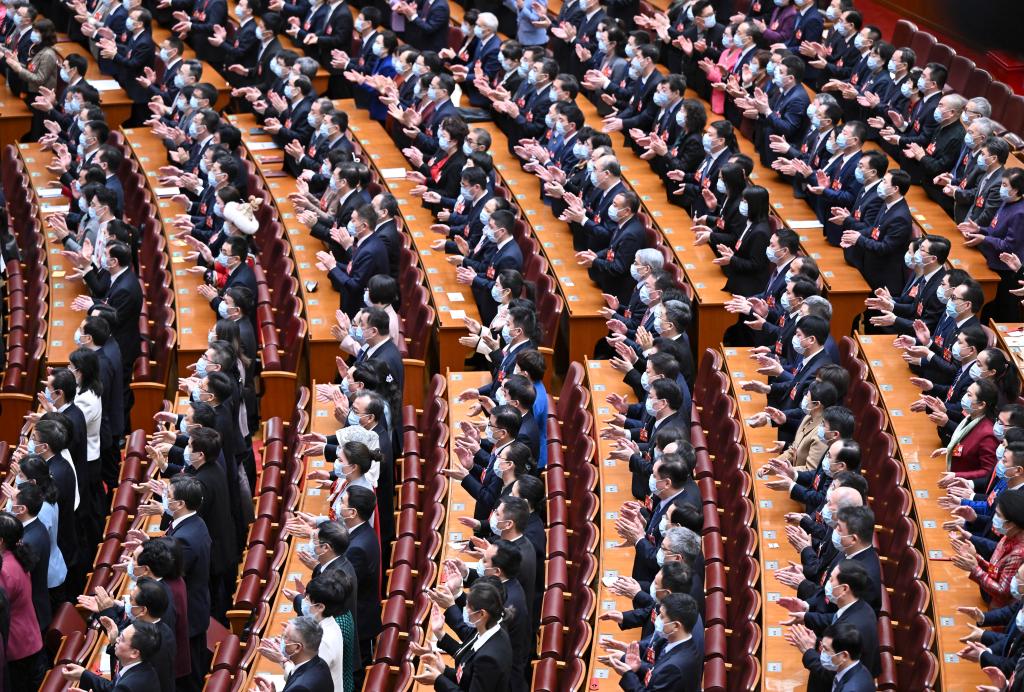 十四届全国人大一次会议举行第五次全体会议