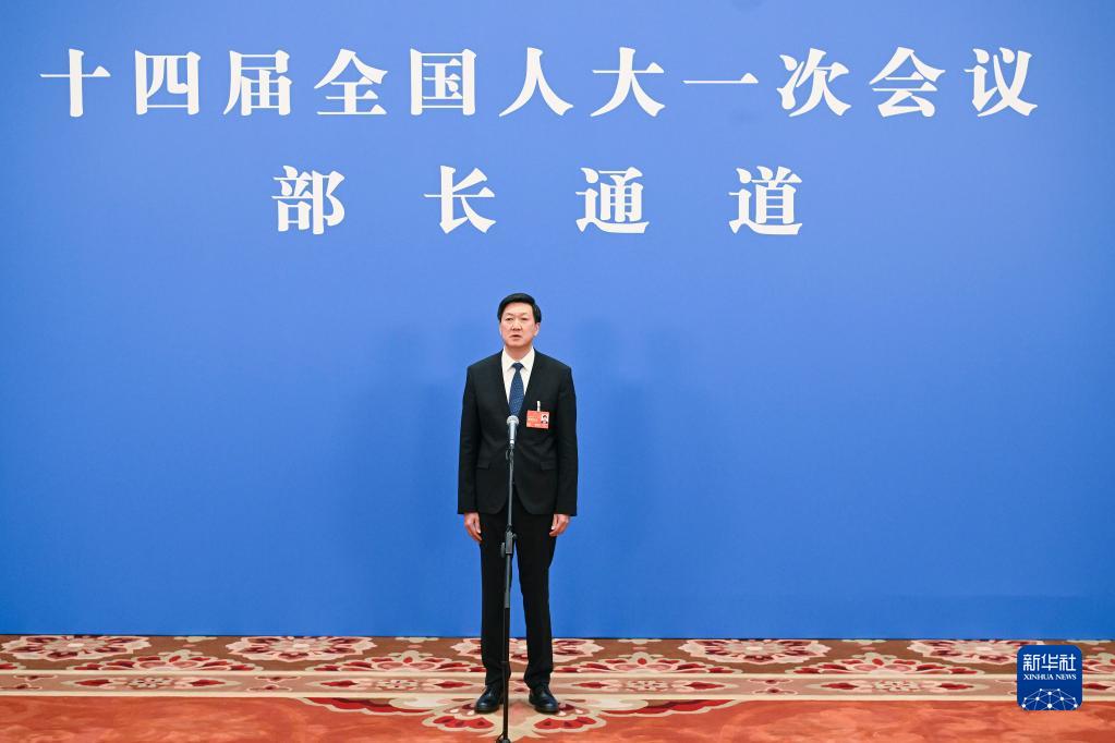 第三场“部长通道”采访活动举行