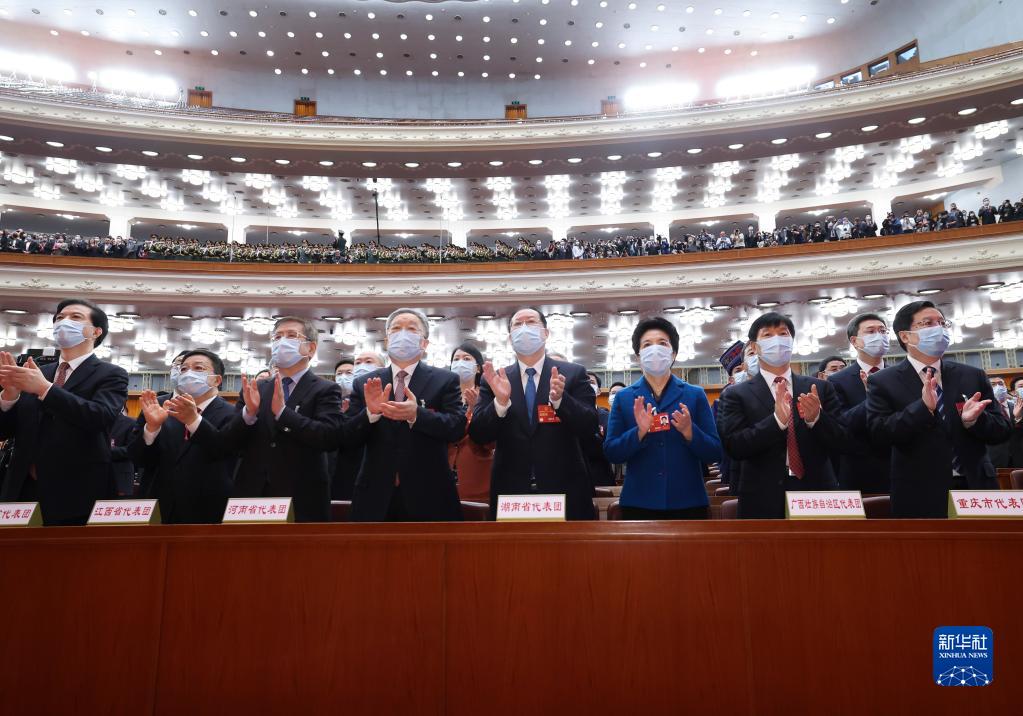十四届全国人大一次会议在北京闭幕