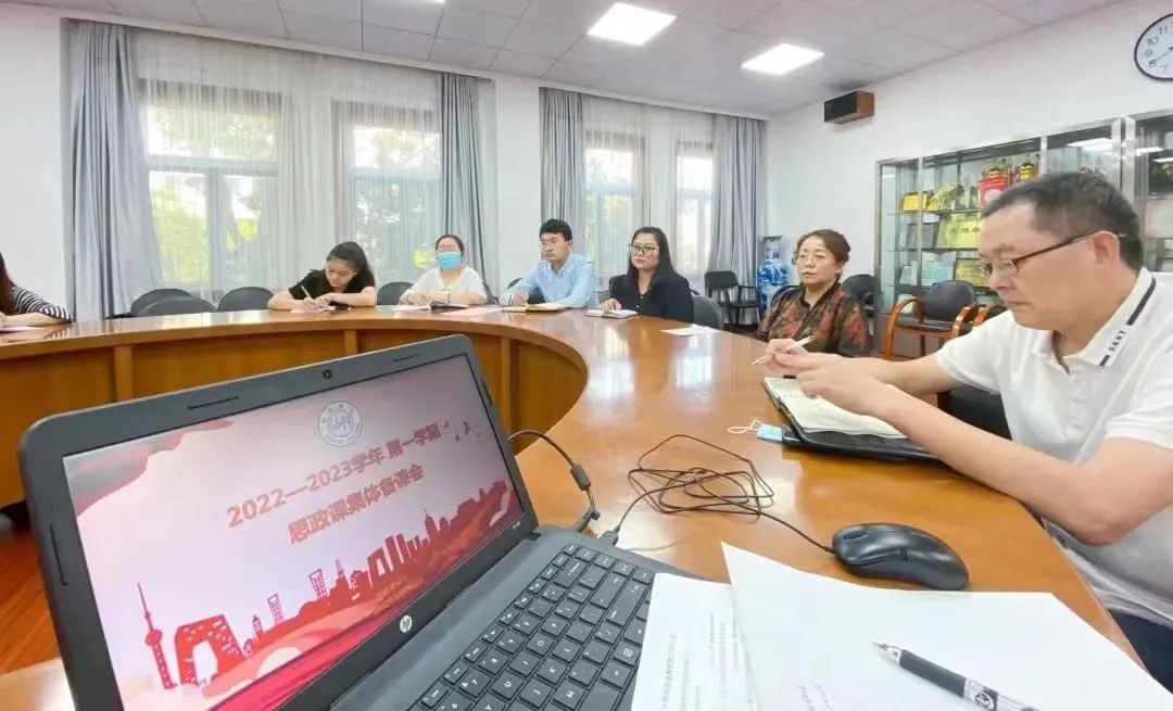 系统学习培训、广泛宣讲巡讲、融入教育教学，上海高校推动党的二十大精神“三进”工作