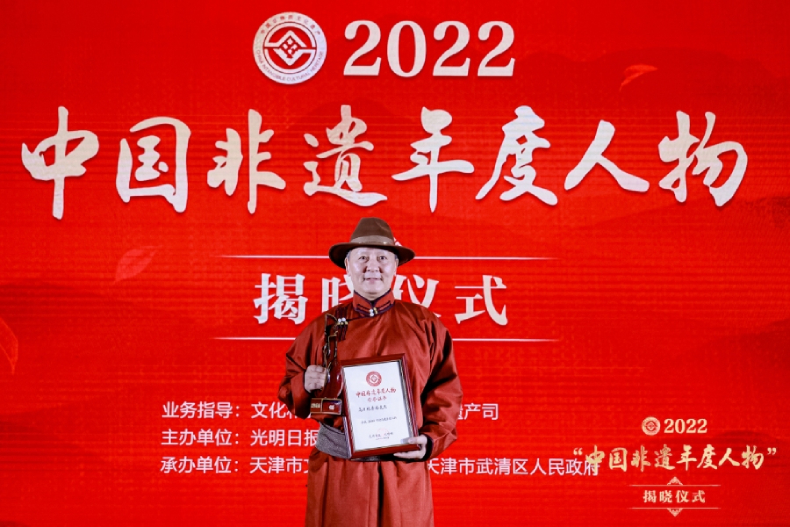 2022“中国非遗年度人物”：乌日根桑格