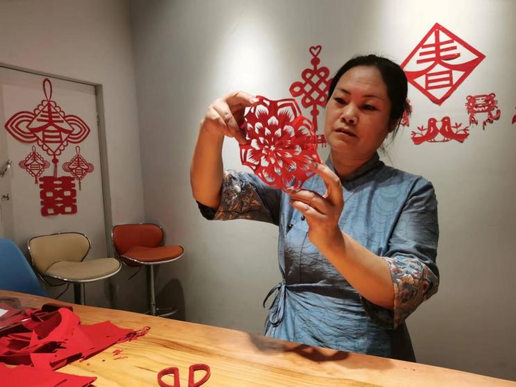 中国式现代化的长三角实践|黄山休宁：多彩非遗让乡村旅游“活”起来