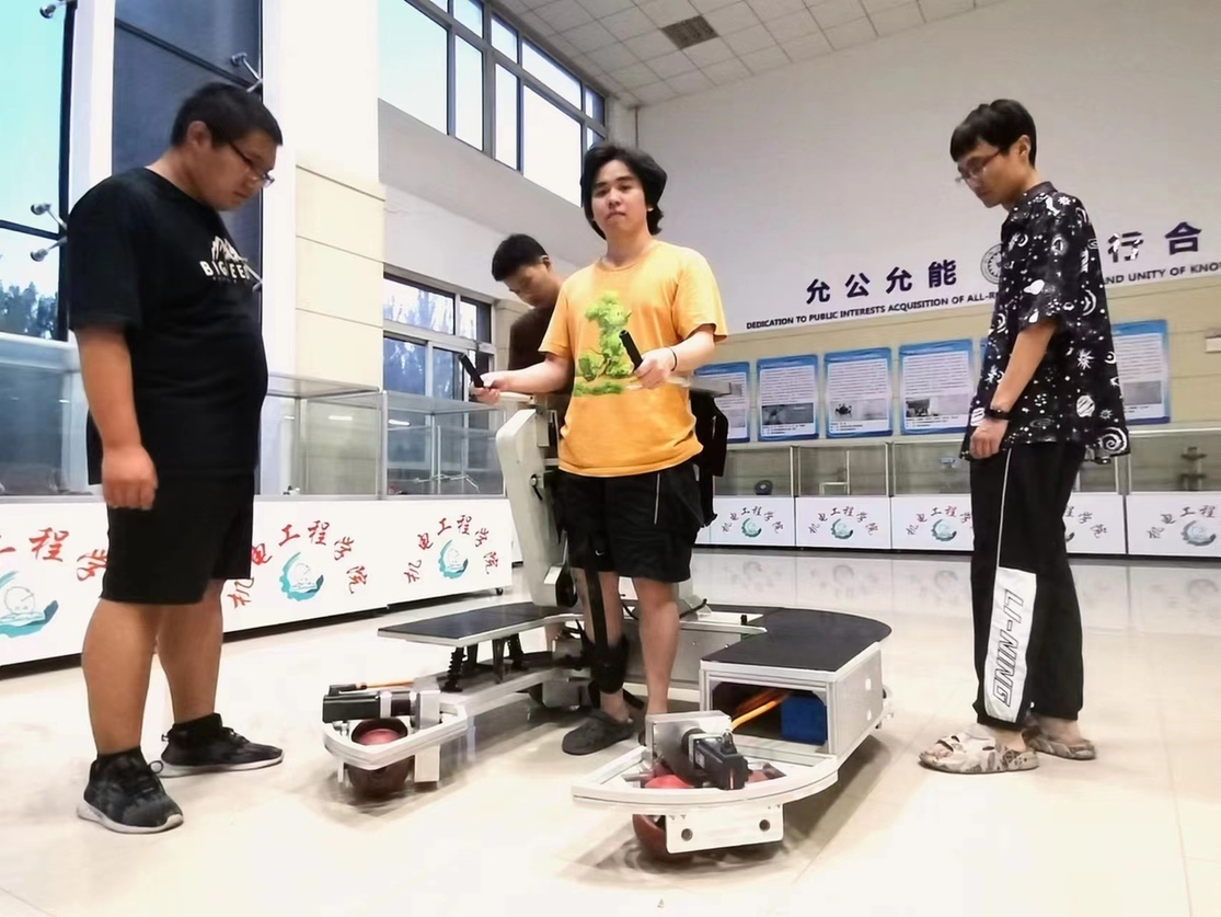 沈阳航空航天大学：下肢移动康复机器人
