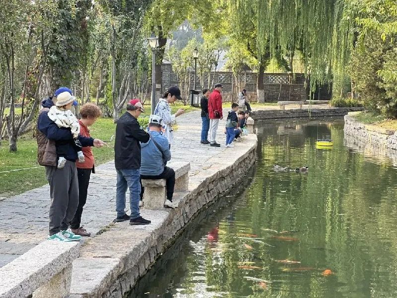 京城周末丨水穿街巷的前门三里河有多美