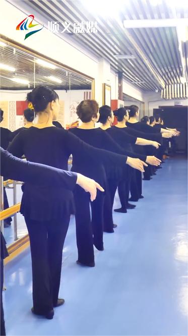 芭蕾奶奶演绎足尖上的魅力晚年 芭蕾奶奶演绎足尖上的魅力晚年