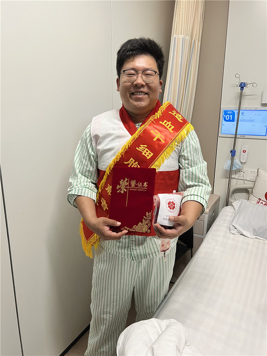 夫妻齐心献爱心,共同挽袖迎新春 夫妻齐心献爱心,共同挽袖迎新春