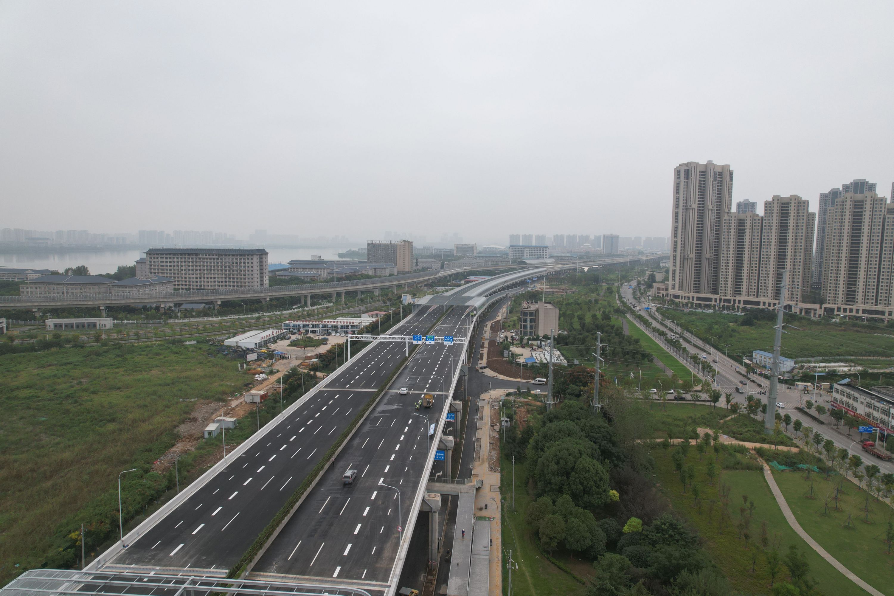 硬核收官！武汉去年完工15条重点道路、123条微循环