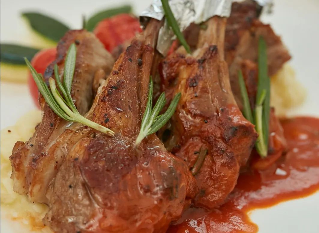 在北京亦庄，2024世界机器人大会遇见国际美食