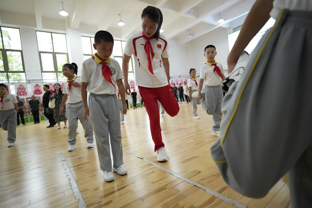 徐诗晓/孙梦雅平谷区讲授“开学第一课” 以自身经历激励青少年学生