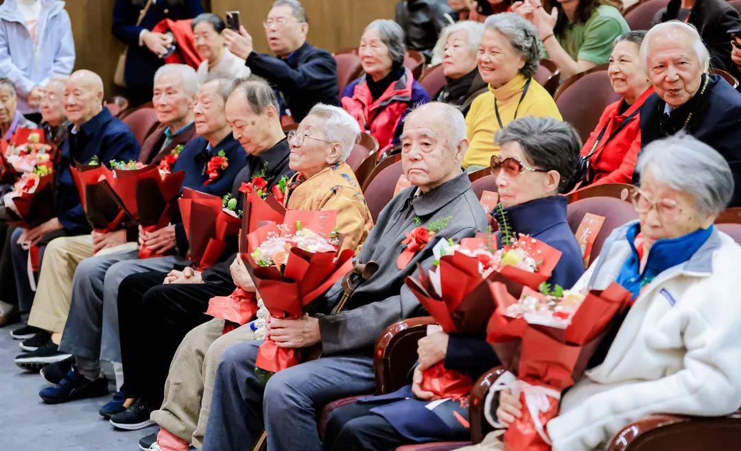 北京舞蹈学院建校70周年庆祝大会隆重举行