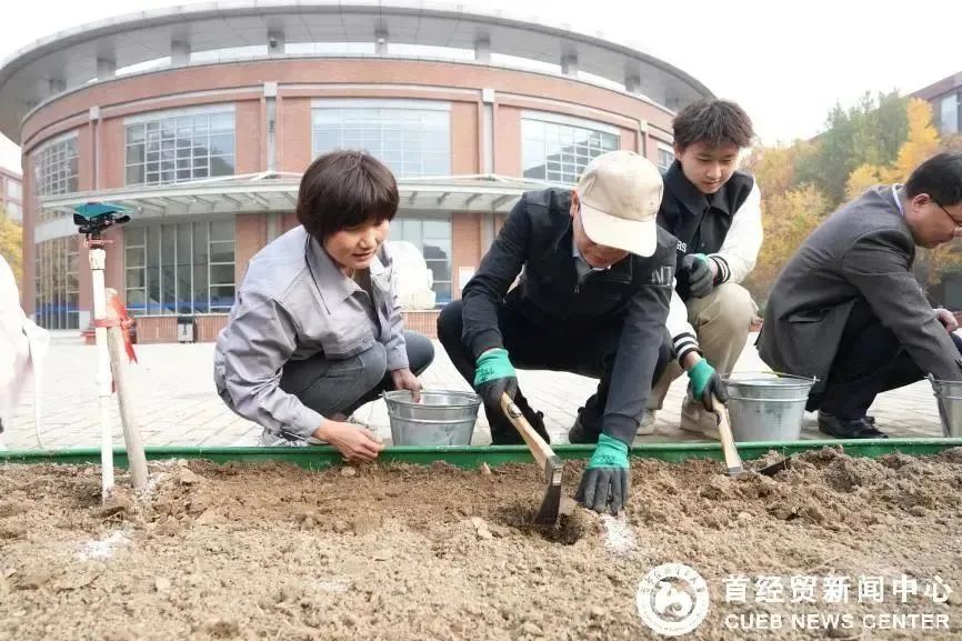 劳以育人！来看首经贸“一日岗位体验官”体验之旅