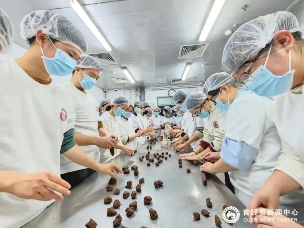 劳以育人！来看首经贸“一日岗位体验官”体验之旅