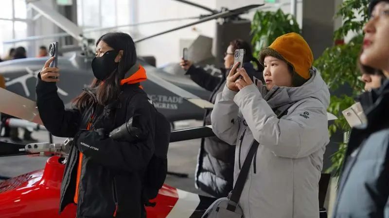 沉浸体验低空旅游、冰雪运动 “中国式现代化的京彩篇章”网络名人行活动走进延庆