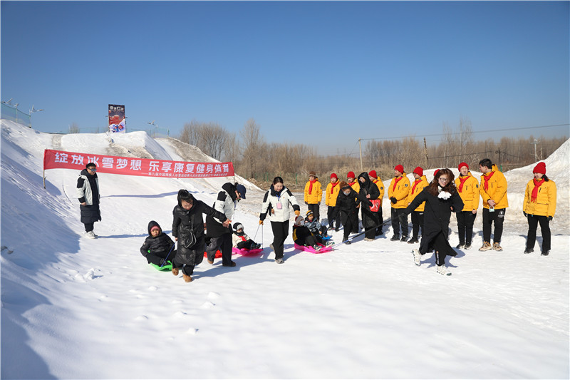 在冰雪世界中演绎生命的精彩