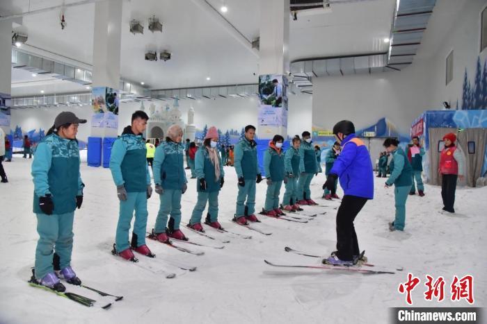 广西梧州举办中国残疾人冰雪运动季全国特色活动