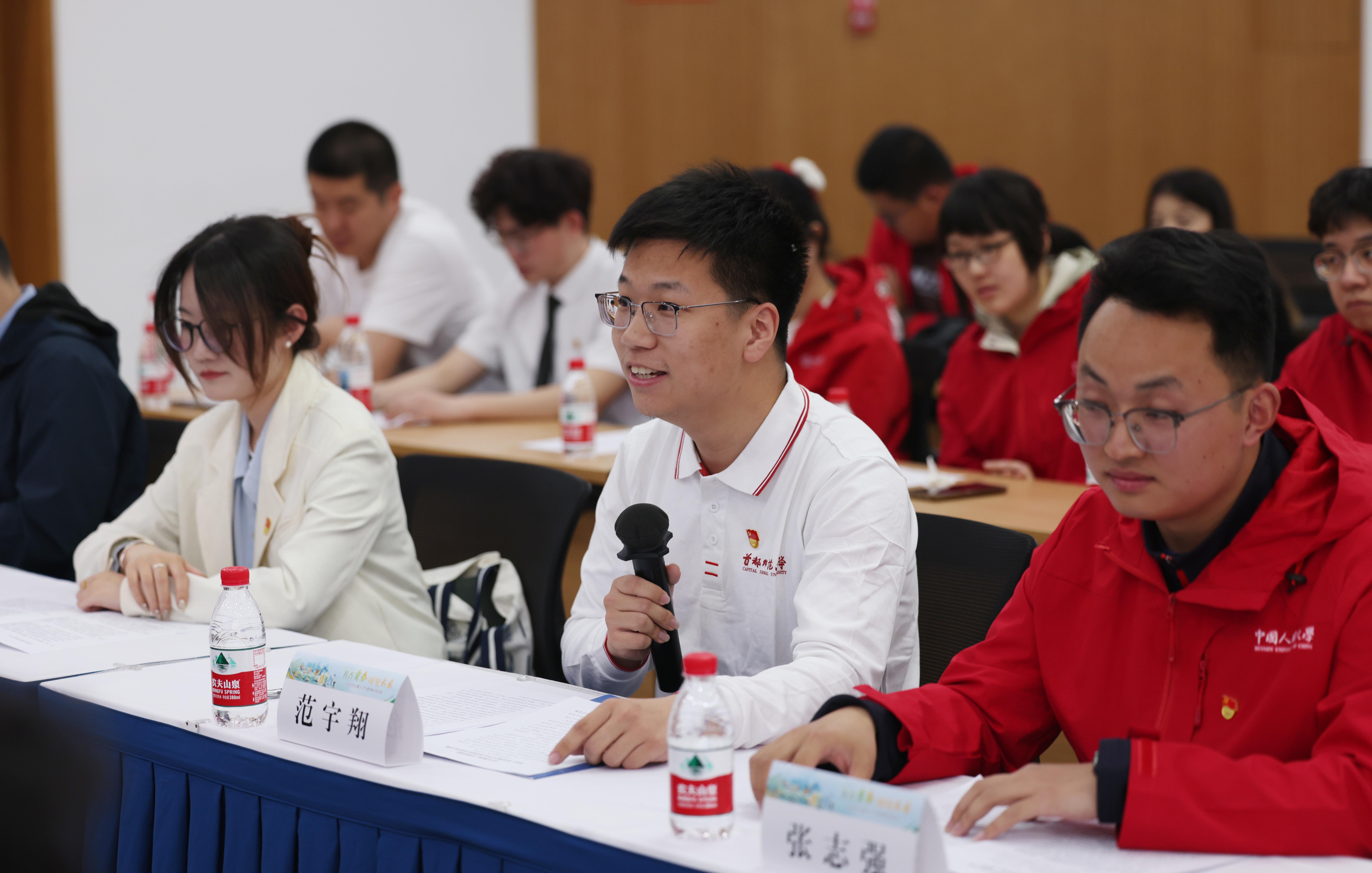 北京高校大学生共赴“青春读书会”，分享阅读感悟
