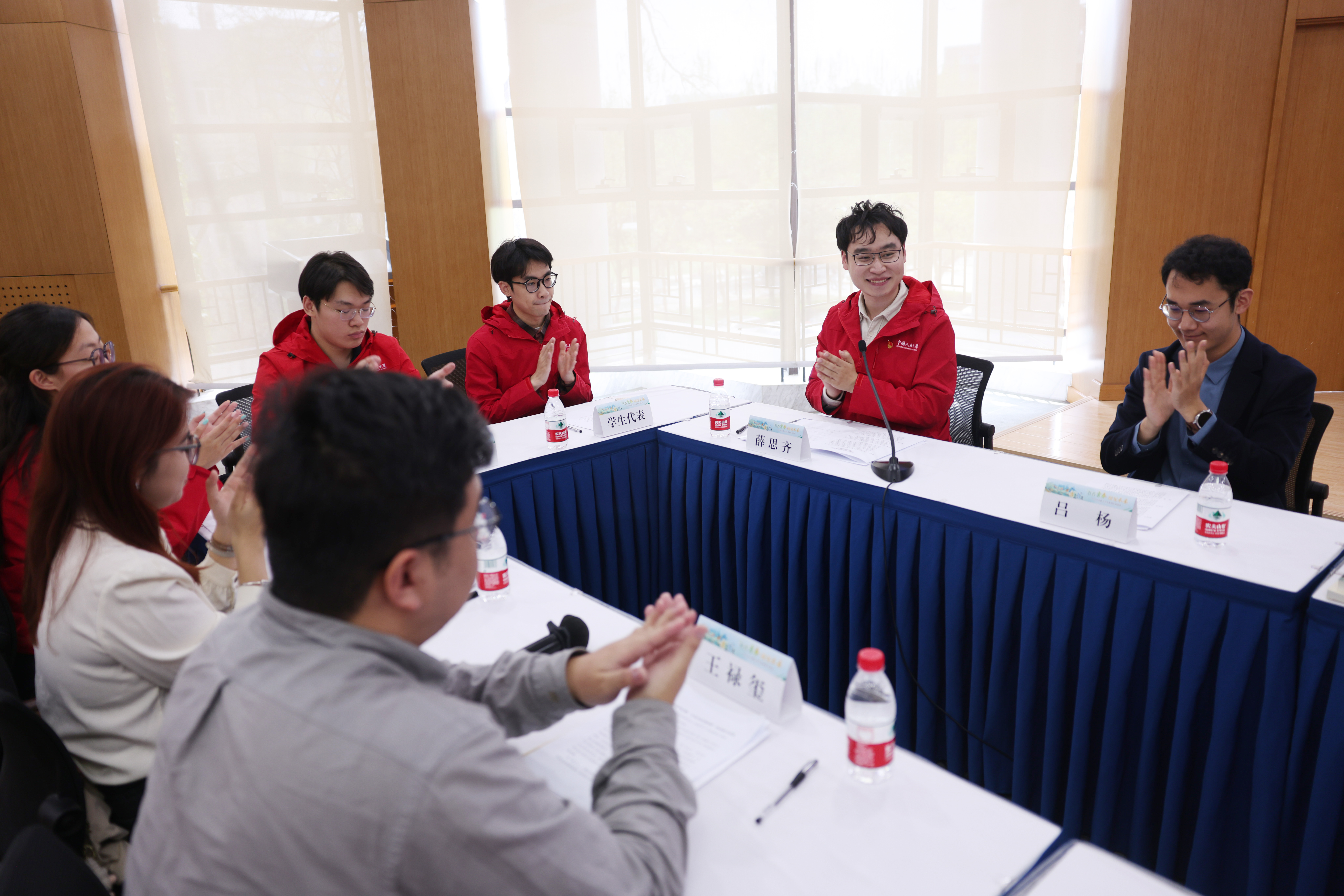 北京高校大学生共赴“青春读书会”，分享阅读感悟