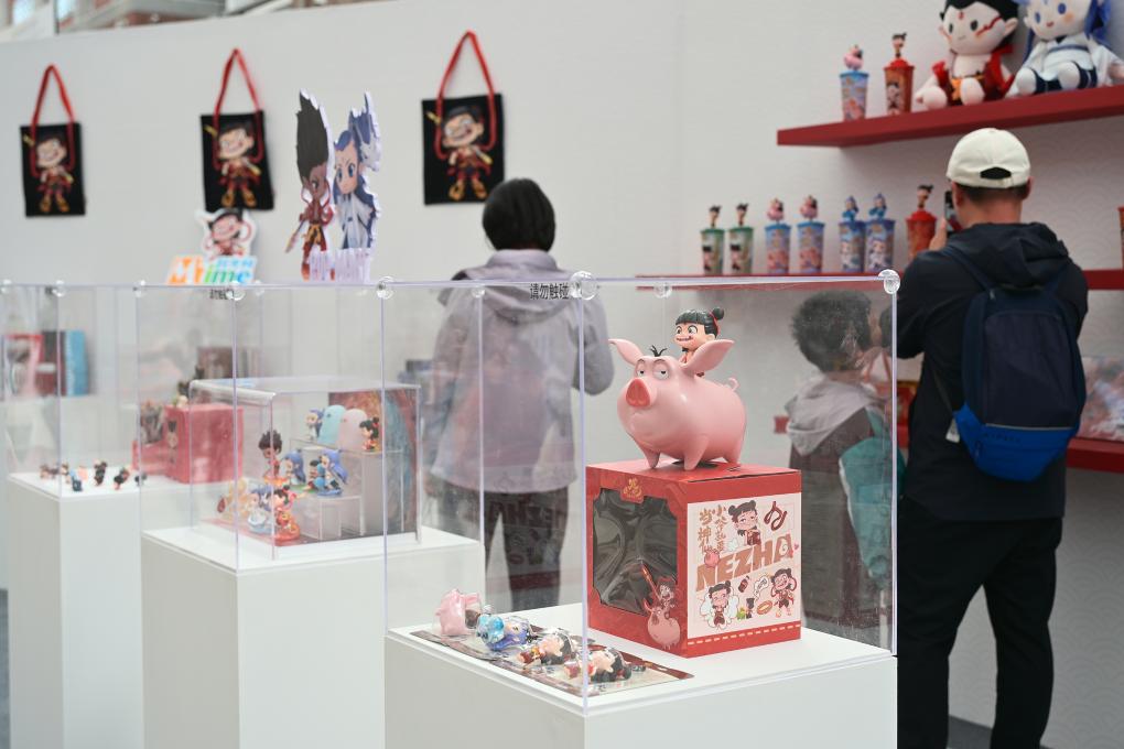 电影《哪吒之魔童闹海》破亿手绘海报展举行