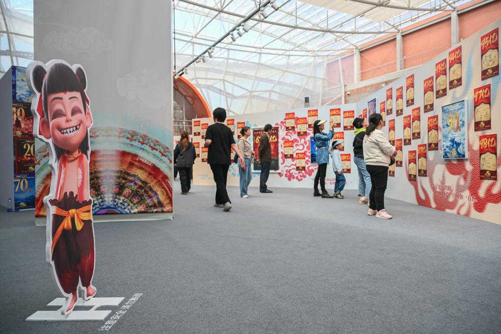 电影《哪吒之魔童闹海》破亿手绘海报展举行