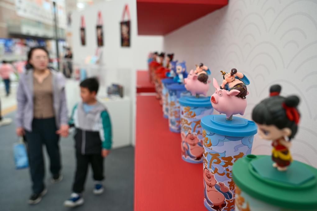 电影《哪吒之魔童闹海》破亿手绘海报展举行