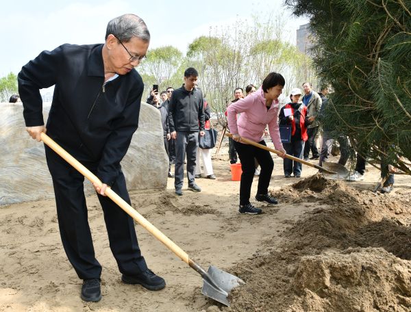民建北京市委举办“同心八十载 共植民建林”植树活动