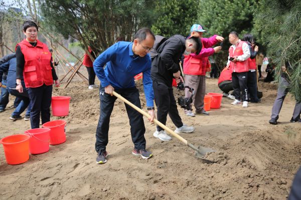 民建北京市委举办“同心八十载 共植民建林”植树活动