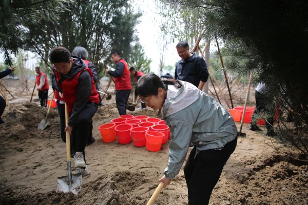 民建北京市委举办“同心八十载 共植民建林”植树活动