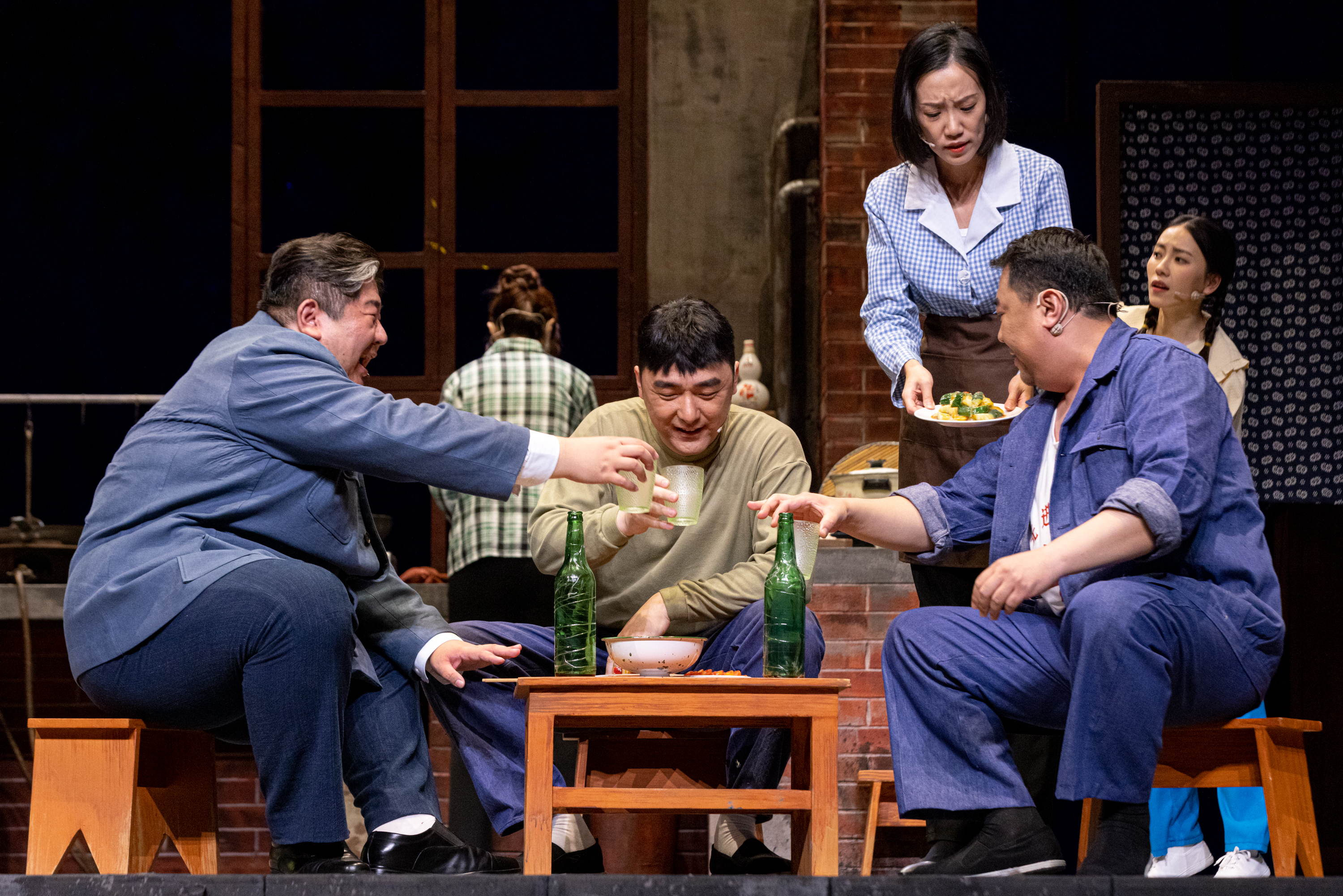 高校原创文化精品 | 一部“蜗居”生活里的温情史诗