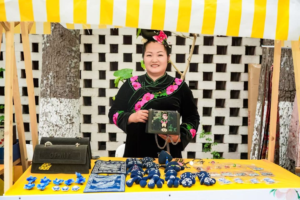 【组图】天才妈妈公益时装秀演绎“非遗+数字+女性”的创新答案