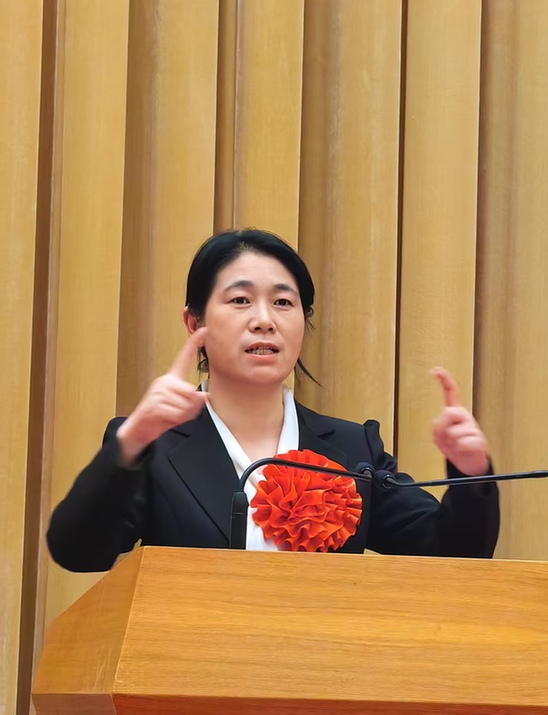 教师李康：27年用双手托起“银河星辰”