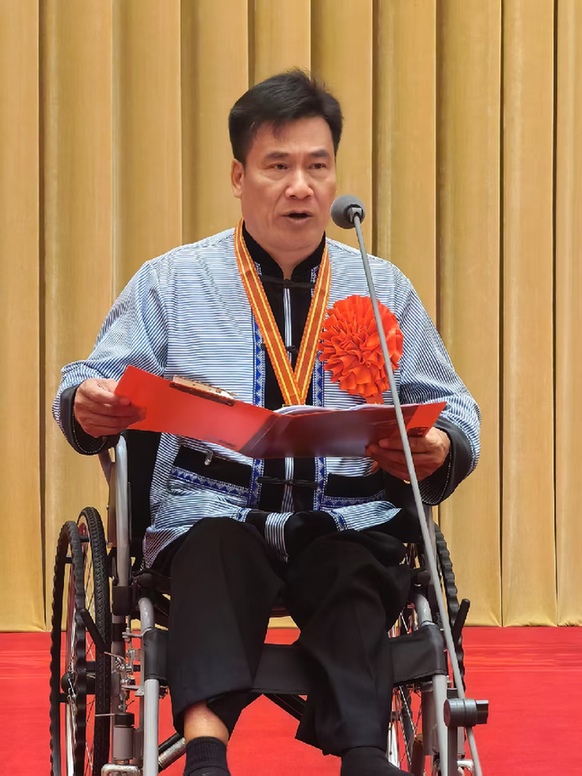 麻线织就致富路:傈僳族残疾手艺人此路恒的逆袭人生 麻线织就致富路:傈僳族残疾手艺人此路恒的逆袭人生