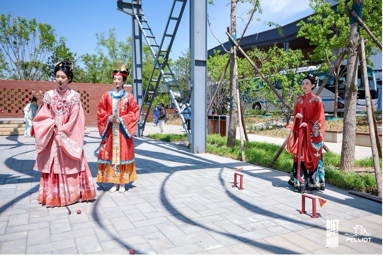 北京高校服务新时代首都发展特别报道 | 北京服装学院①:张家湾时尚缤纷节构建“产教城文”融合新范式 北京高校服务新时代首都发展特别报道 | 北京服装学院①:张家湾时尚缤纷节构建“产教城文”融合新范式