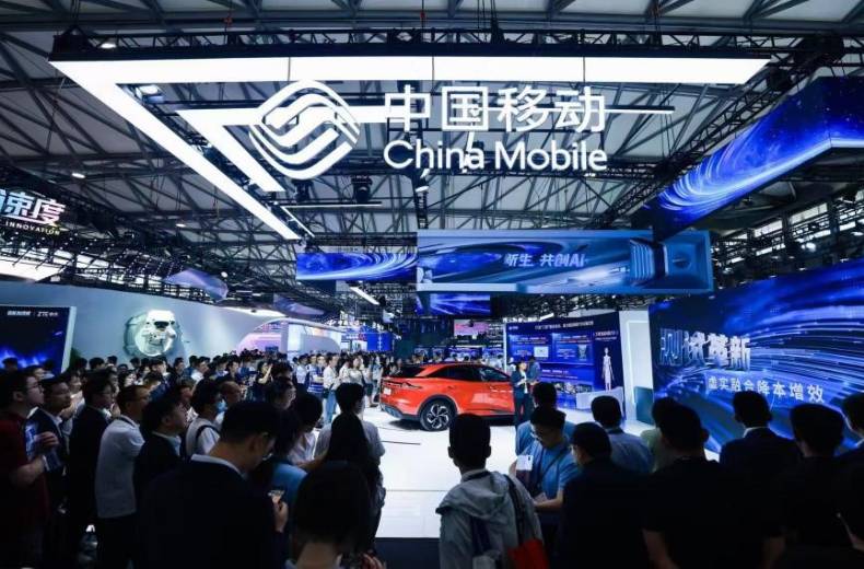 智启新纪“硬核矩阵” 中国移动AI+全域生态闪耀2025MWC上海