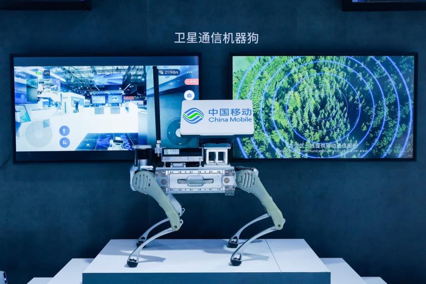 智启新纪“硬核矩阵” 中国移动AI+全域生态闪耀2025MWC上海