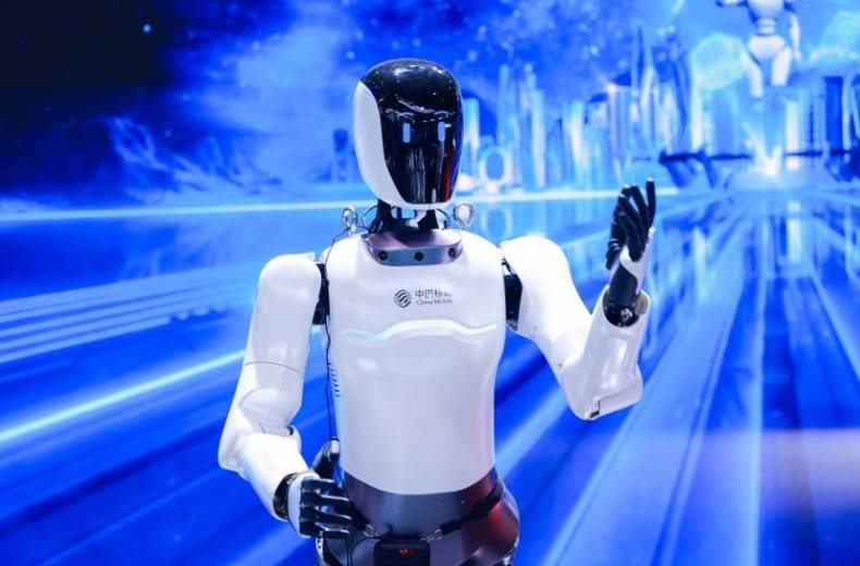 智启新纪“硬核矩阵” 中国移动AI+全域生态闪耀2025MWC上海