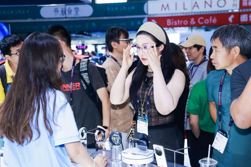 智启新纪“硬核矩阵” 中国移动AI+全域生态闪耀2025MWC上海