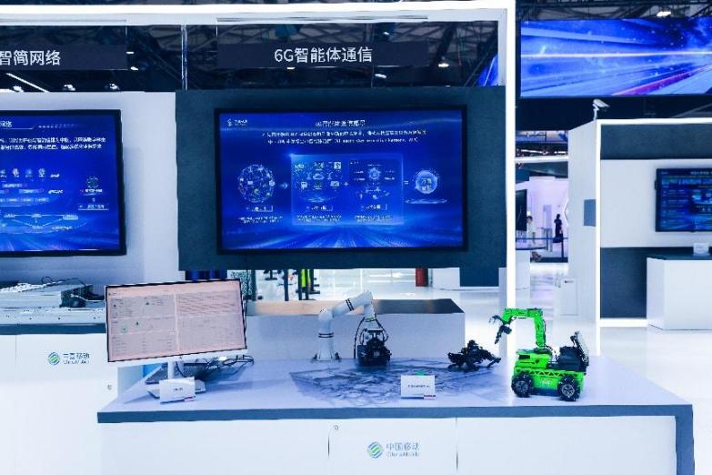 智启新纪“硬核矩阵” 中国移动AI+全域生态闪耀2025MWC上海