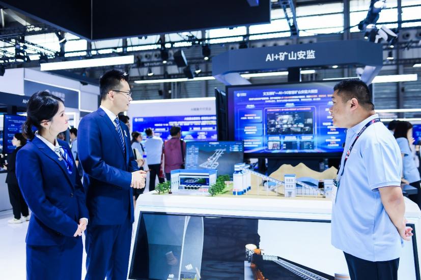 智启新纪“硬核矩阵” 中国移动AI+全域生态闪耀2025MWC上海