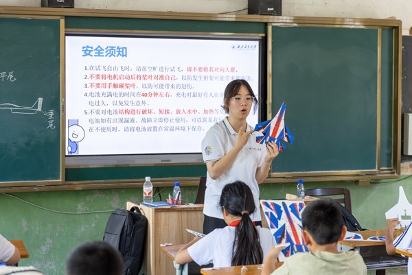 【护苗日志】“护苗学堂”化身“小小试飞场”