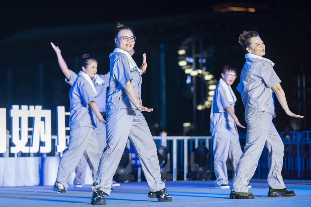 “长城脚下 艺动妫川” 延庆国资国企职工长城脚下展风采