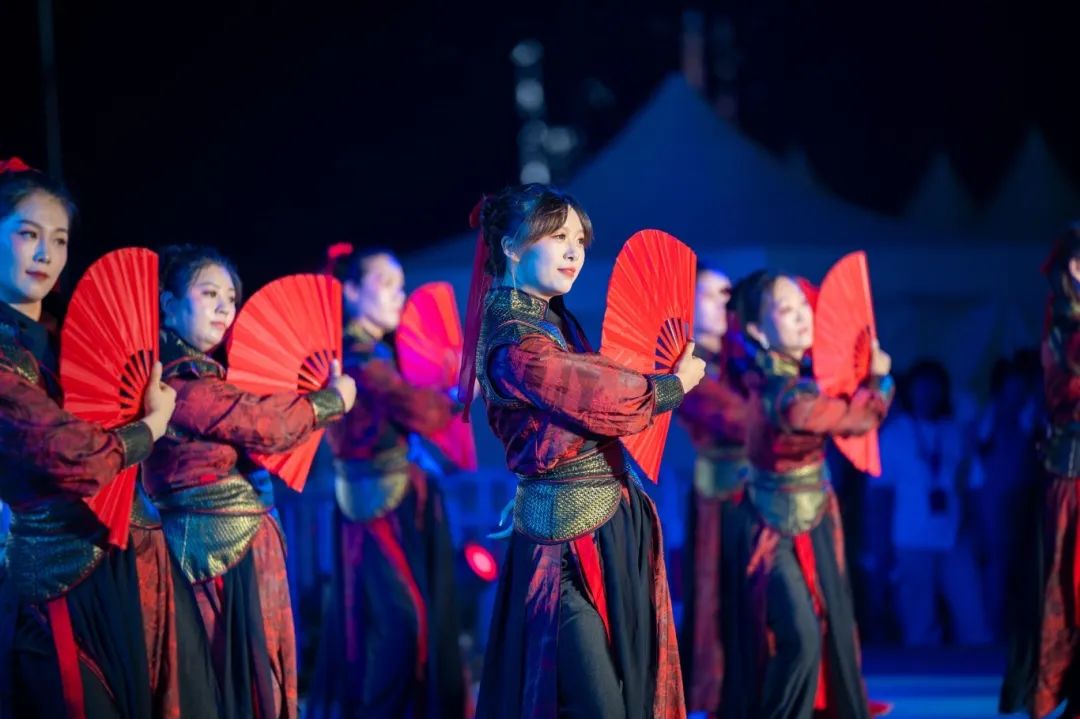 “长城脚下 艺动妫川” 延庆国资国企职工长城脚下展风采