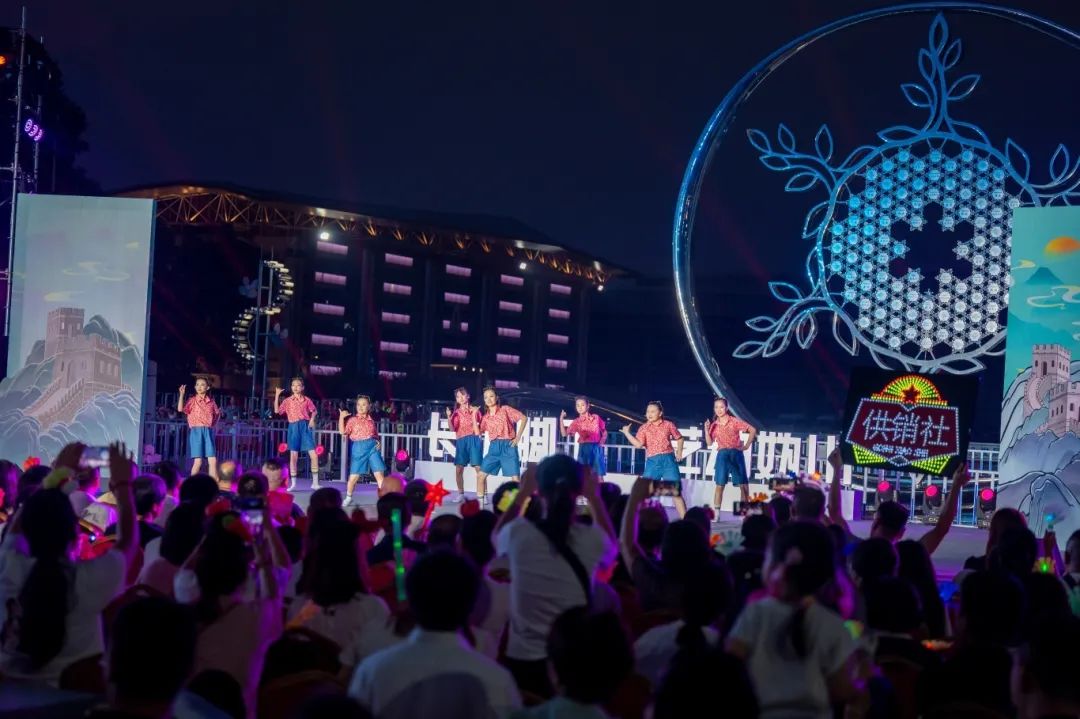 “长城脚下 艺动妫川” 延庆国资国企职工长城脚下展风采