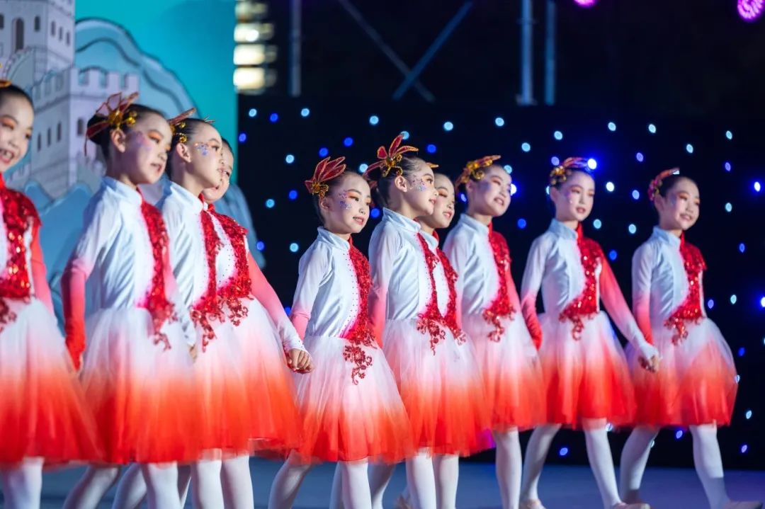 “长城脚下 艺动妫川” 延庆国资国企职工长城脚下展风采