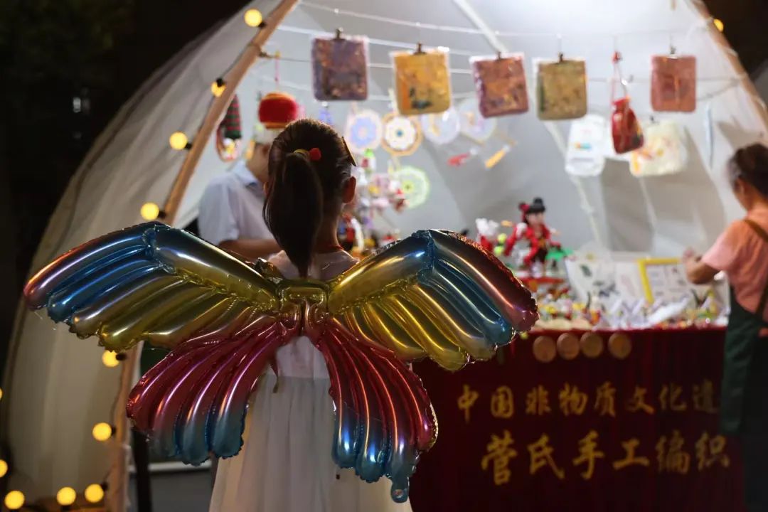 带上“毛孩子”一起逛！世园“夜市派对”太全面了